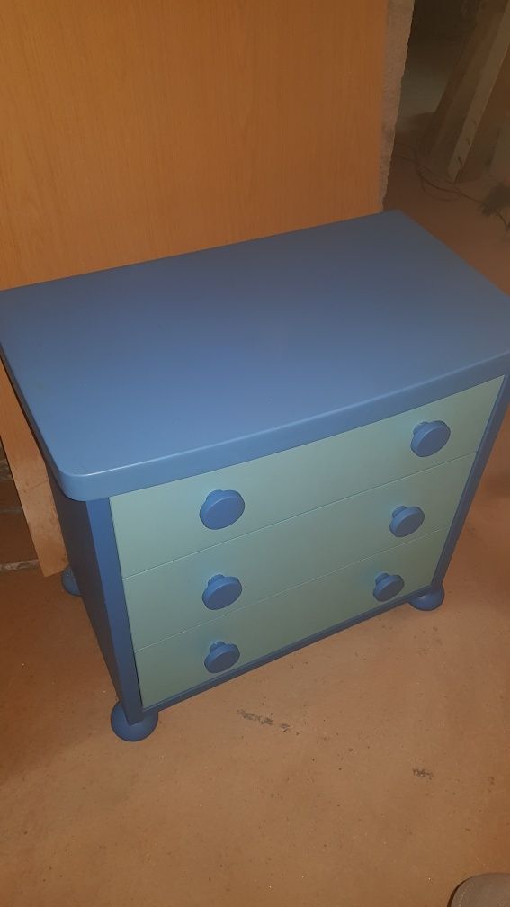 Comoda para quarto de menino