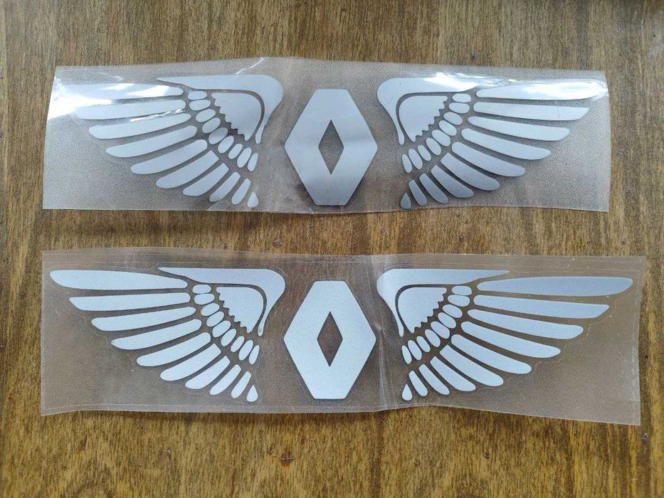 Виниловая наклейка для авто крылья Renault на стекло 16 х 7 см 2 шт