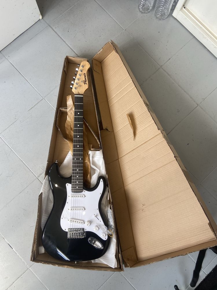 Guitarra phoenix mais guitarra savarez
