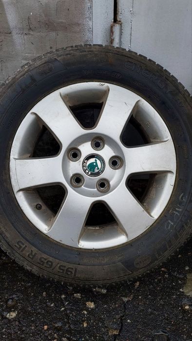 Легкосплавні оригінальні диски r15 Skoda. 5 на 112. З б\у резиною.