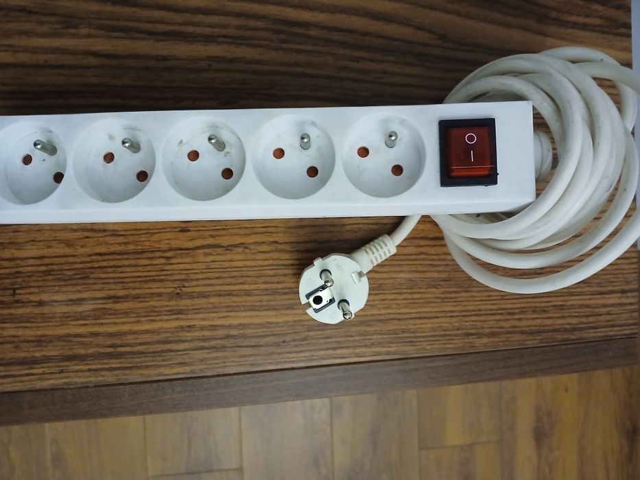 Przedłużacz Listwa zasilająca 5 gniazd 3M 3680W z zabezpieczeniem