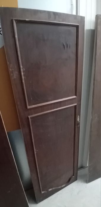 Roupeiro antigo desmontado