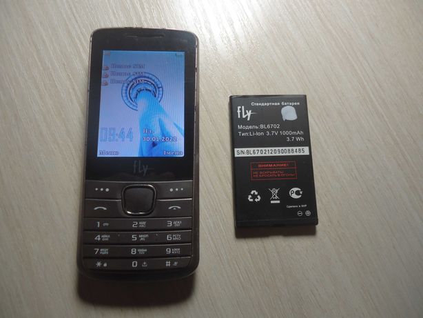Телефон Fly TS105 на 3 SIM