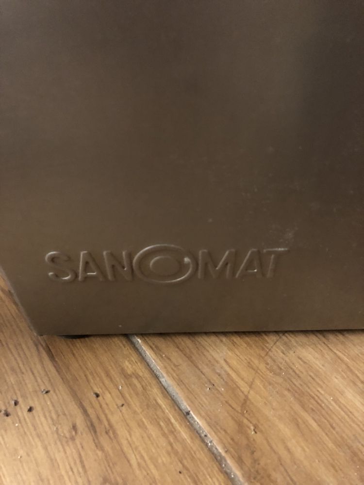 Automat do bitej smietany  SANOMAT