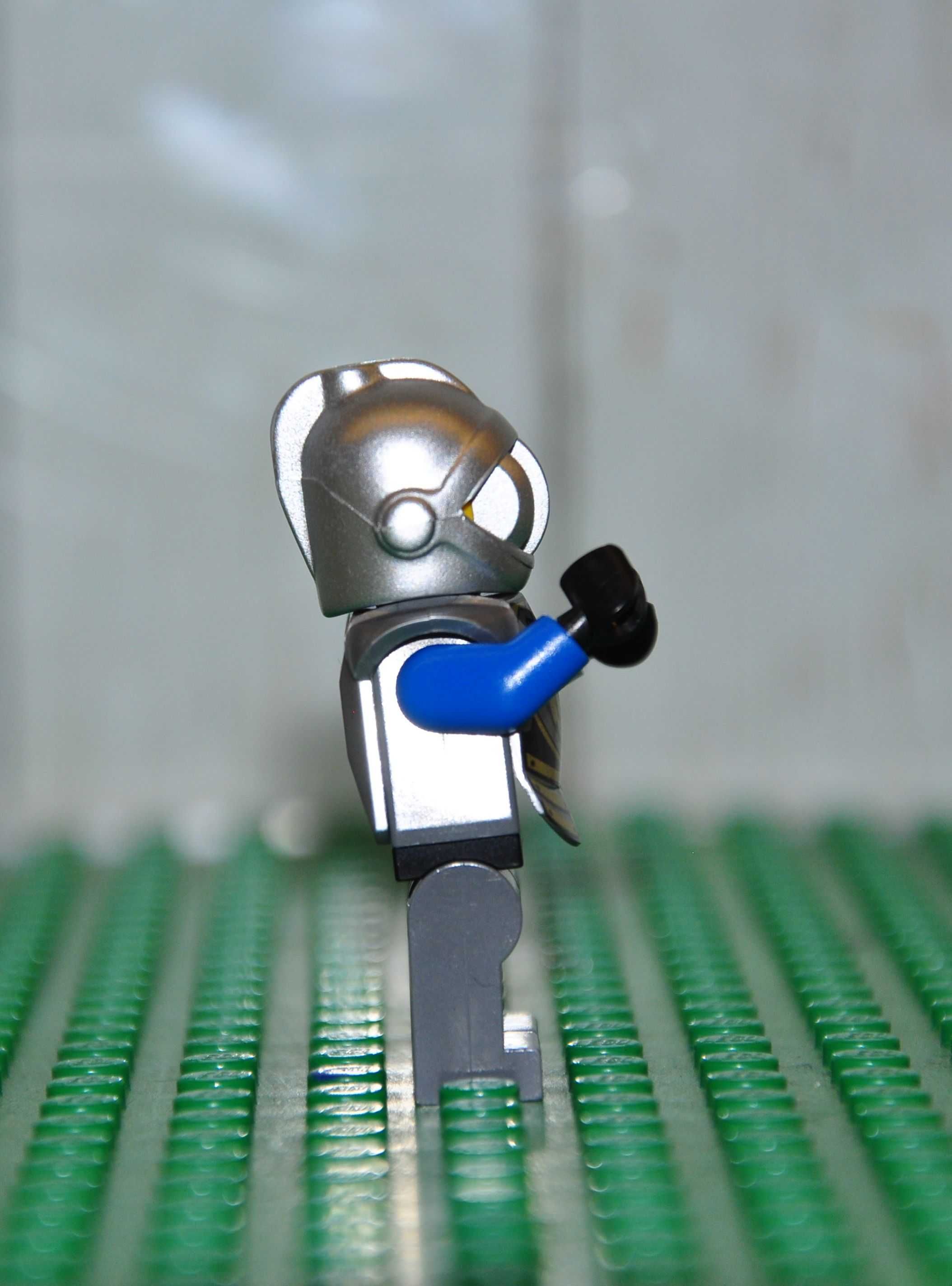 F0842. Figurka LEGO Castle - cas523 Castle - King's Knight Armor