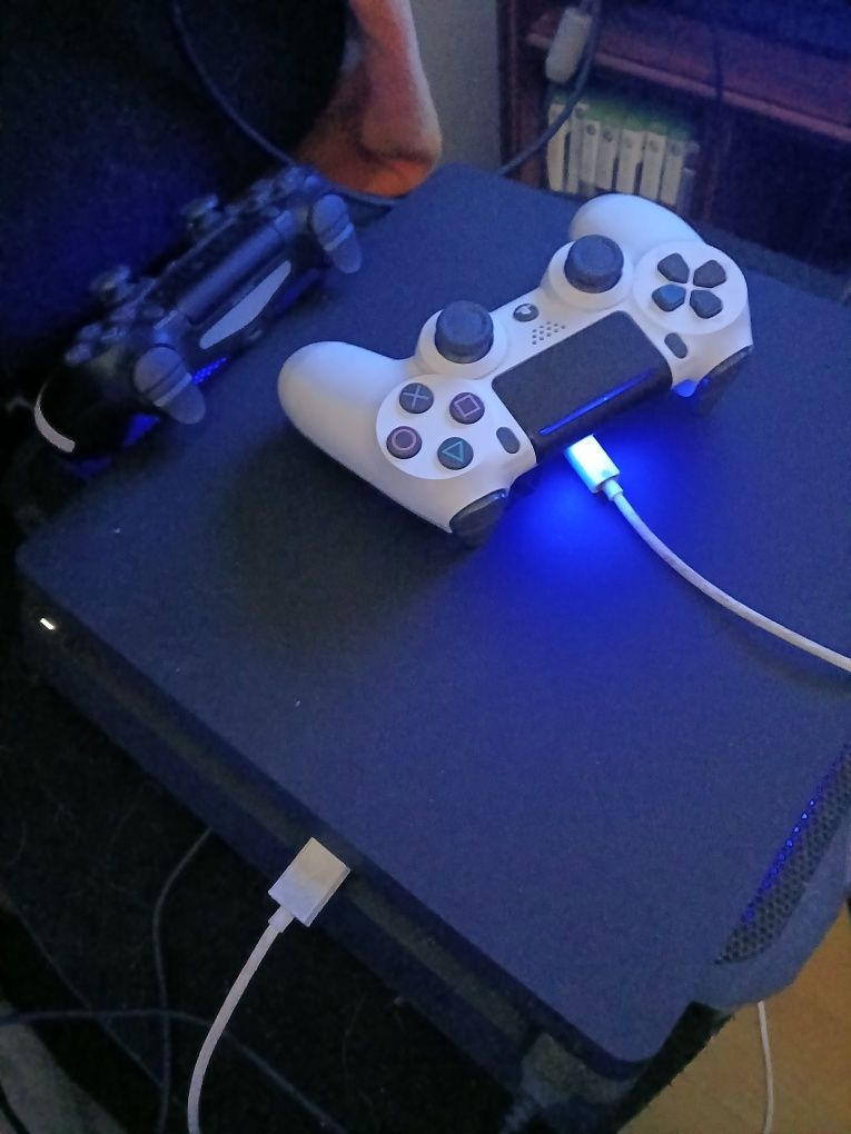Playstation 4 1T comandos jogos e ventoinha