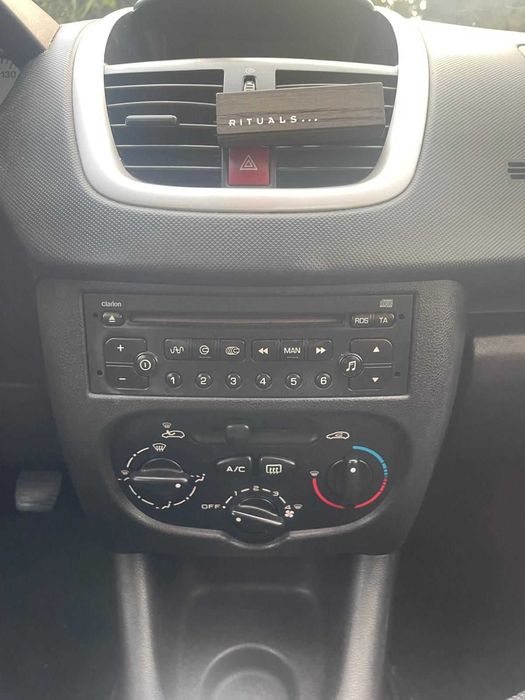 Peugeot barato e com algum uso.
