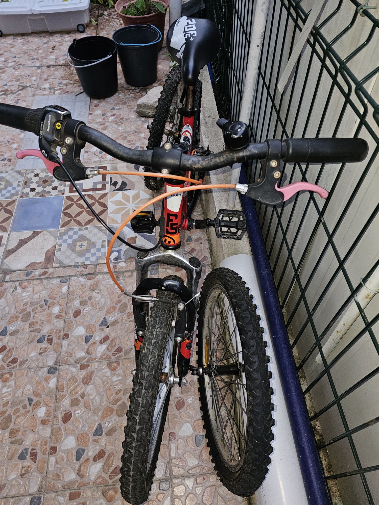 Bicicleta criança Btwin oferta rodas suplentes