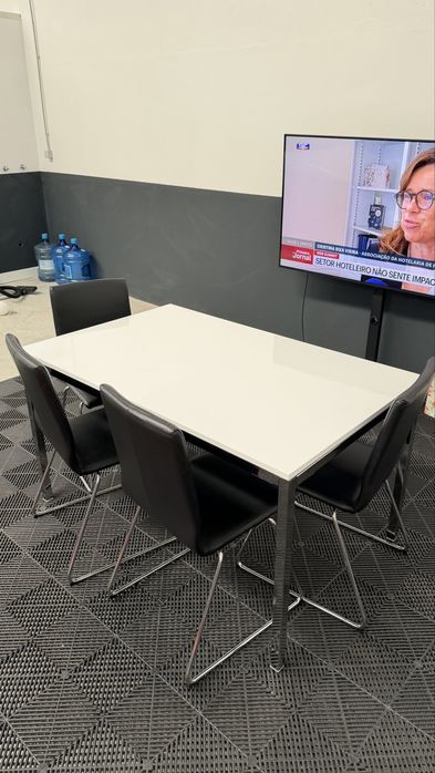 Mesa de refeiçao 135x85 + Cadeiras