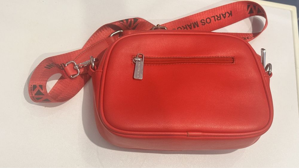 Продам стильную красную сумку