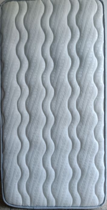 Cama para bebê nova