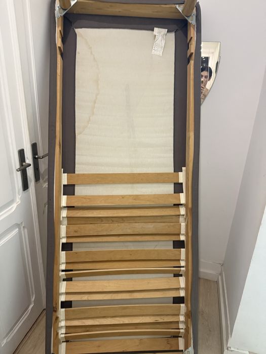 Vendo cama de solteiro com estrado