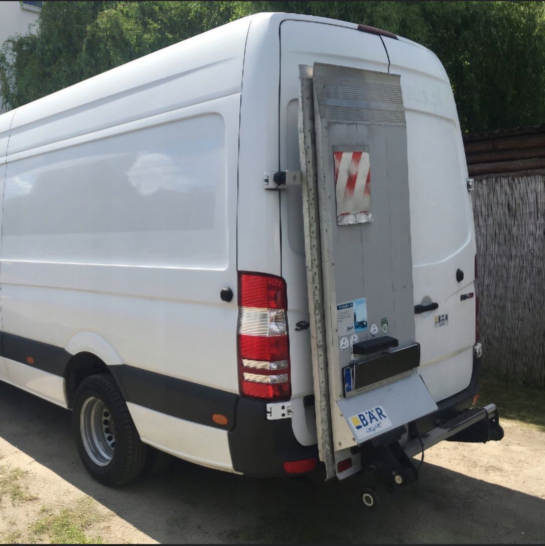 Winda wynajem. Bus z windą. Furgon z windą wynajem