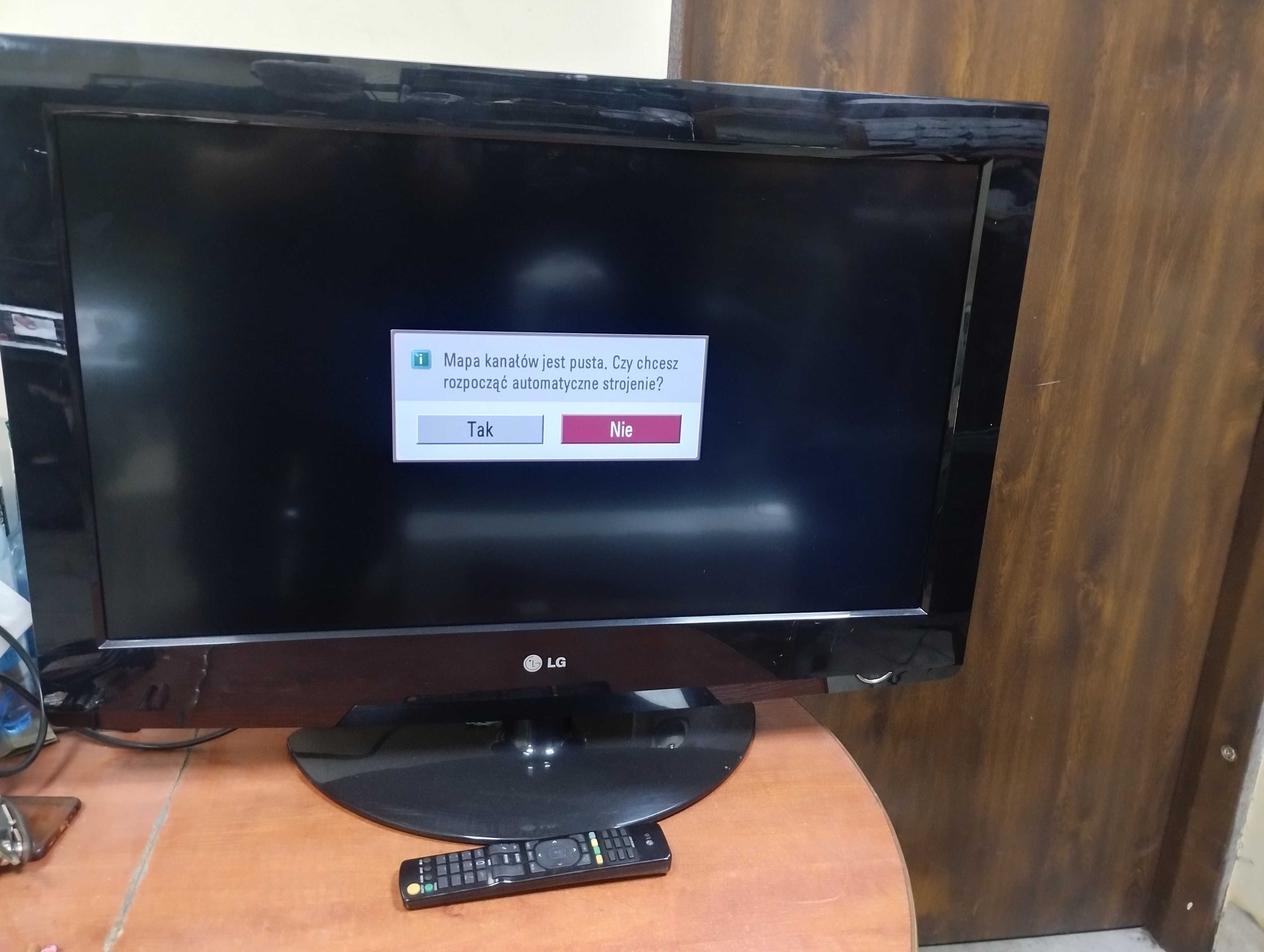 (834/24)Telewizor LED LG 32LF2510 z pilotem.