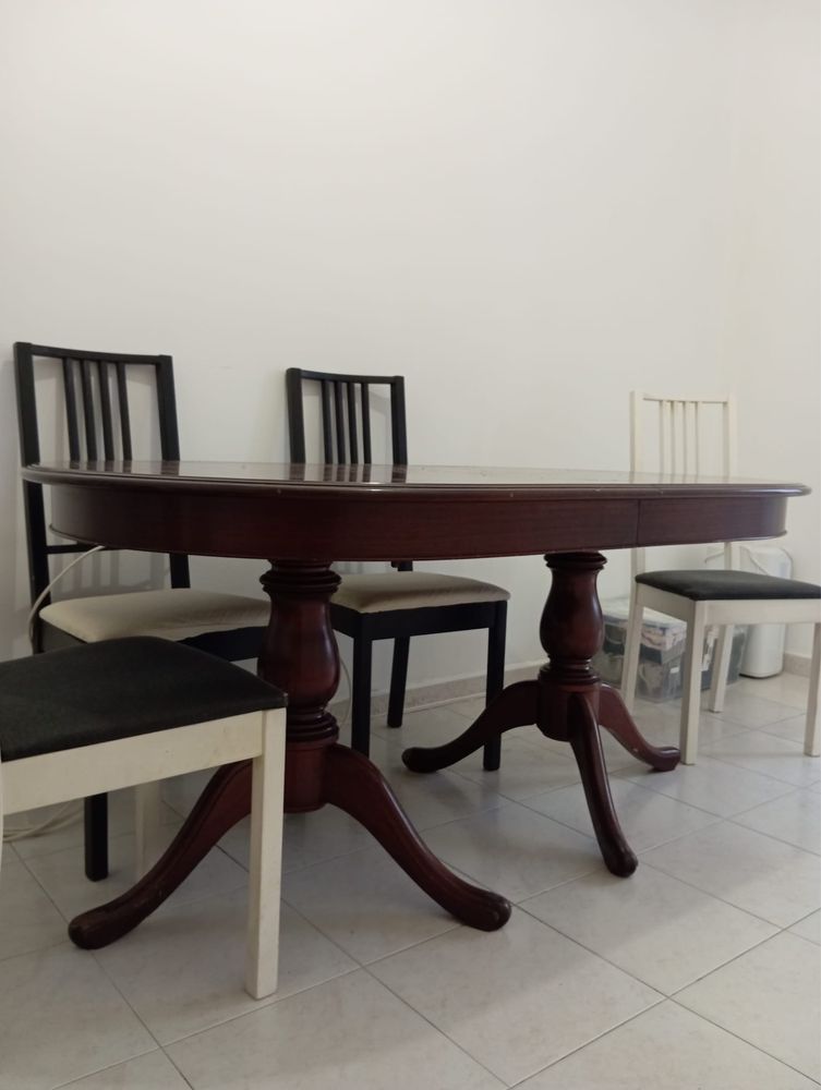 Mesa extensível com cadeiras