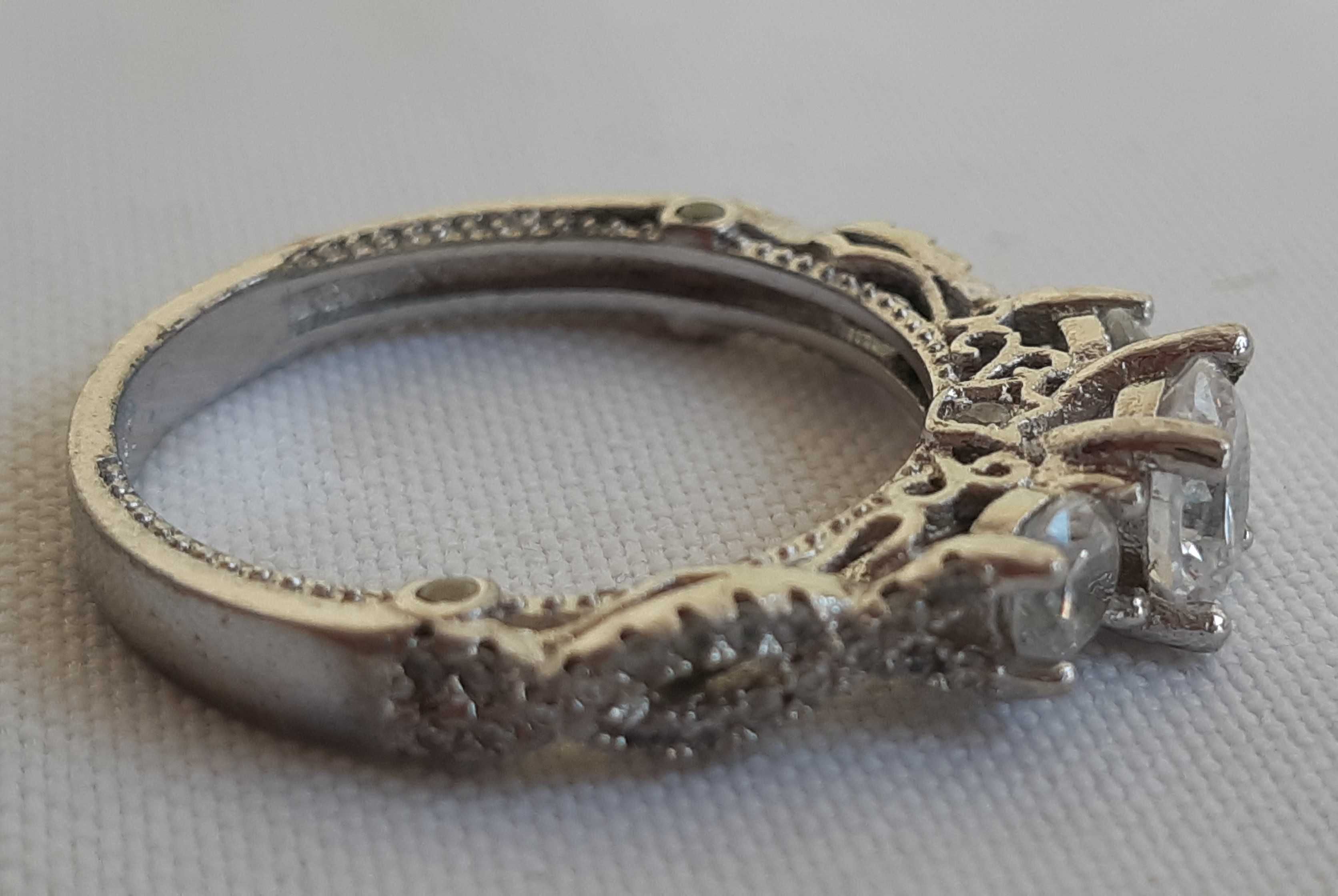Кольцо серебро 925 пробы фианиты