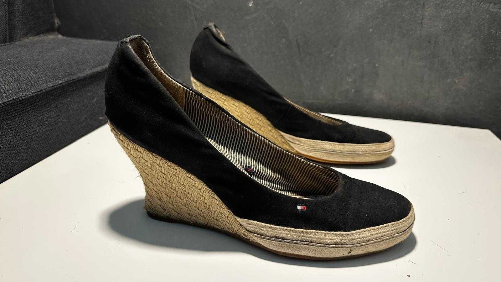 Buty damskie na koturnie Tommy Hilfiger rozmiar EUR 40