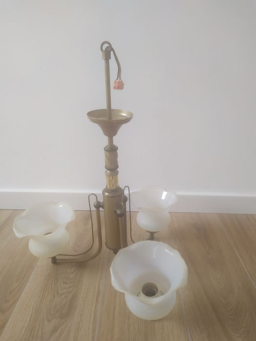 Żyrandol PRL w kolorze złota