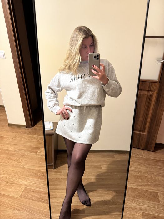 Костюм сірий юбка та світшот