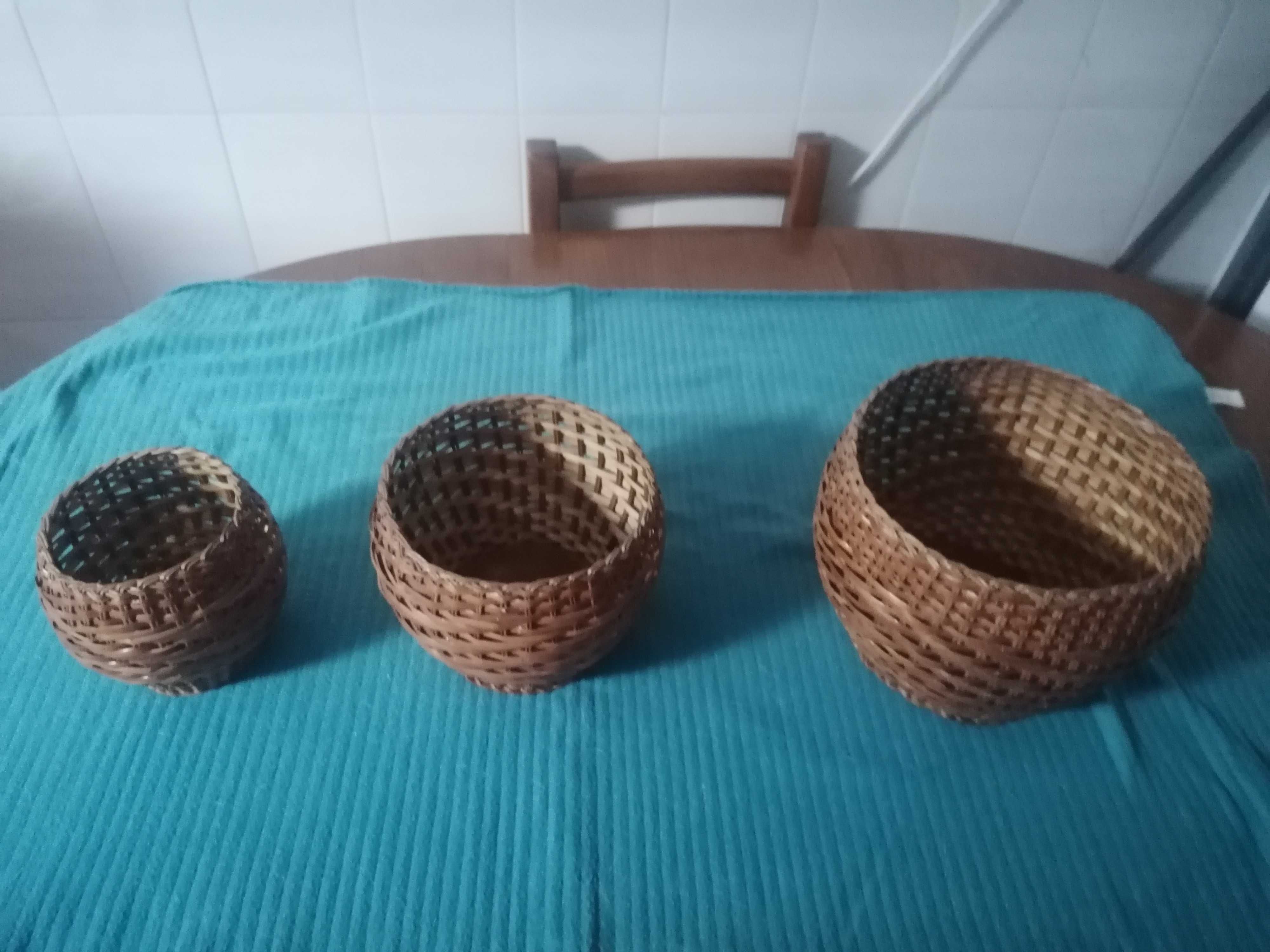 Vasos cachepot em verga