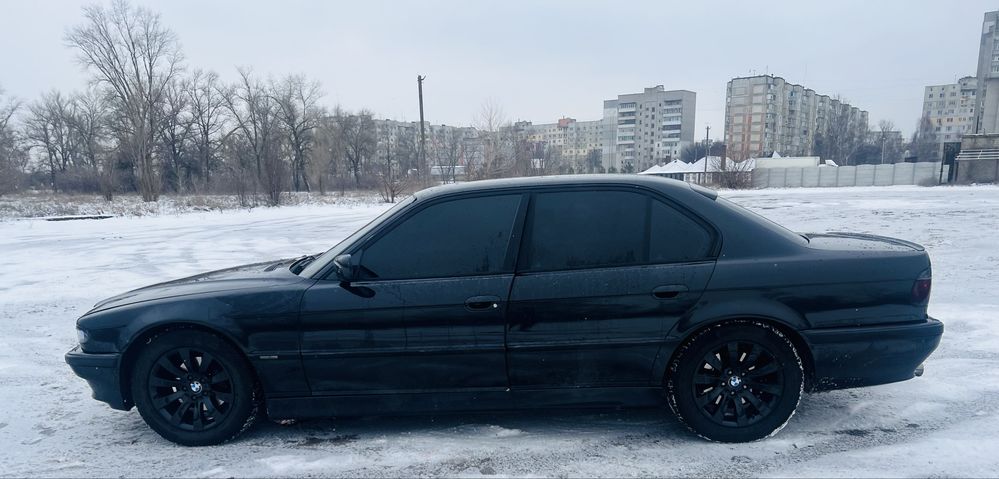 BMW e38 7 series 735i