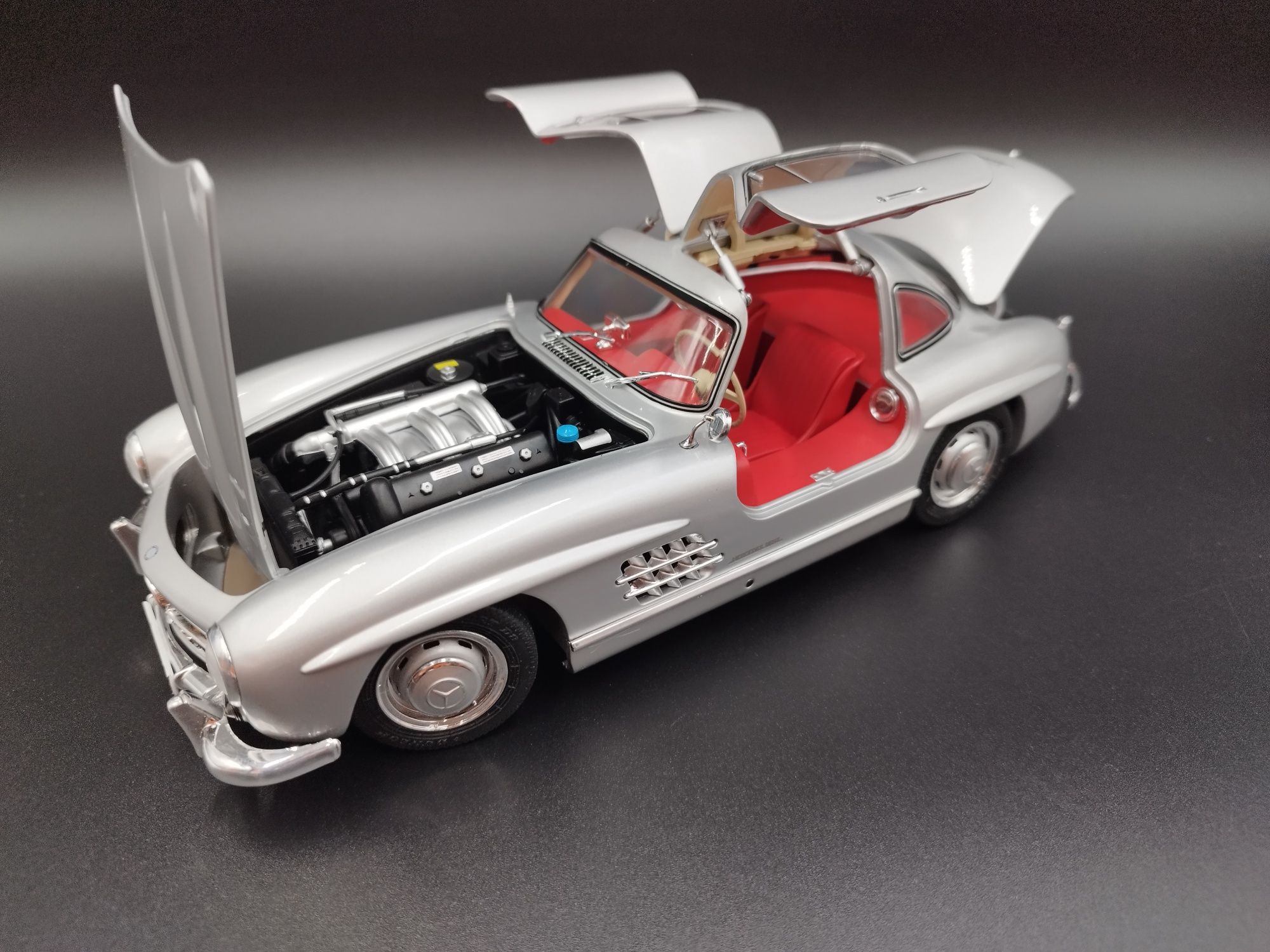 1:18 Schuco 1954/57 Mercedes-Benz 300SL "Gullwing" (W198)  silver