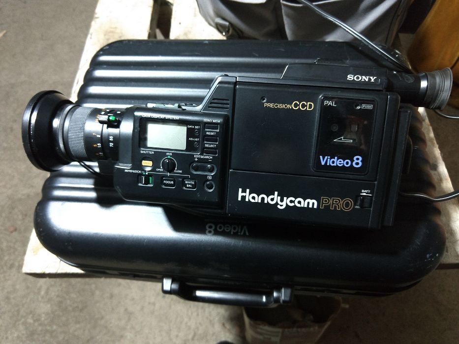 Видеокамера SONY CCD-90E