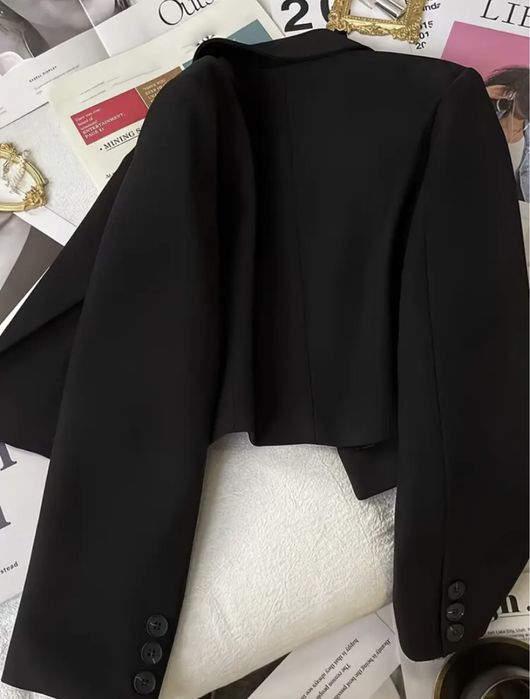 Укорочений  піджак чорний короткий