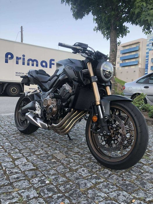 Honda CB650R 2023 35KW (Deslimitada)