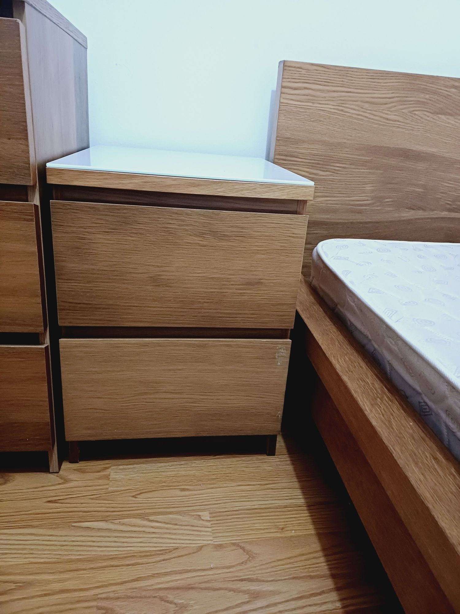 Vendo conjunto de mesa cabeceira Ikea