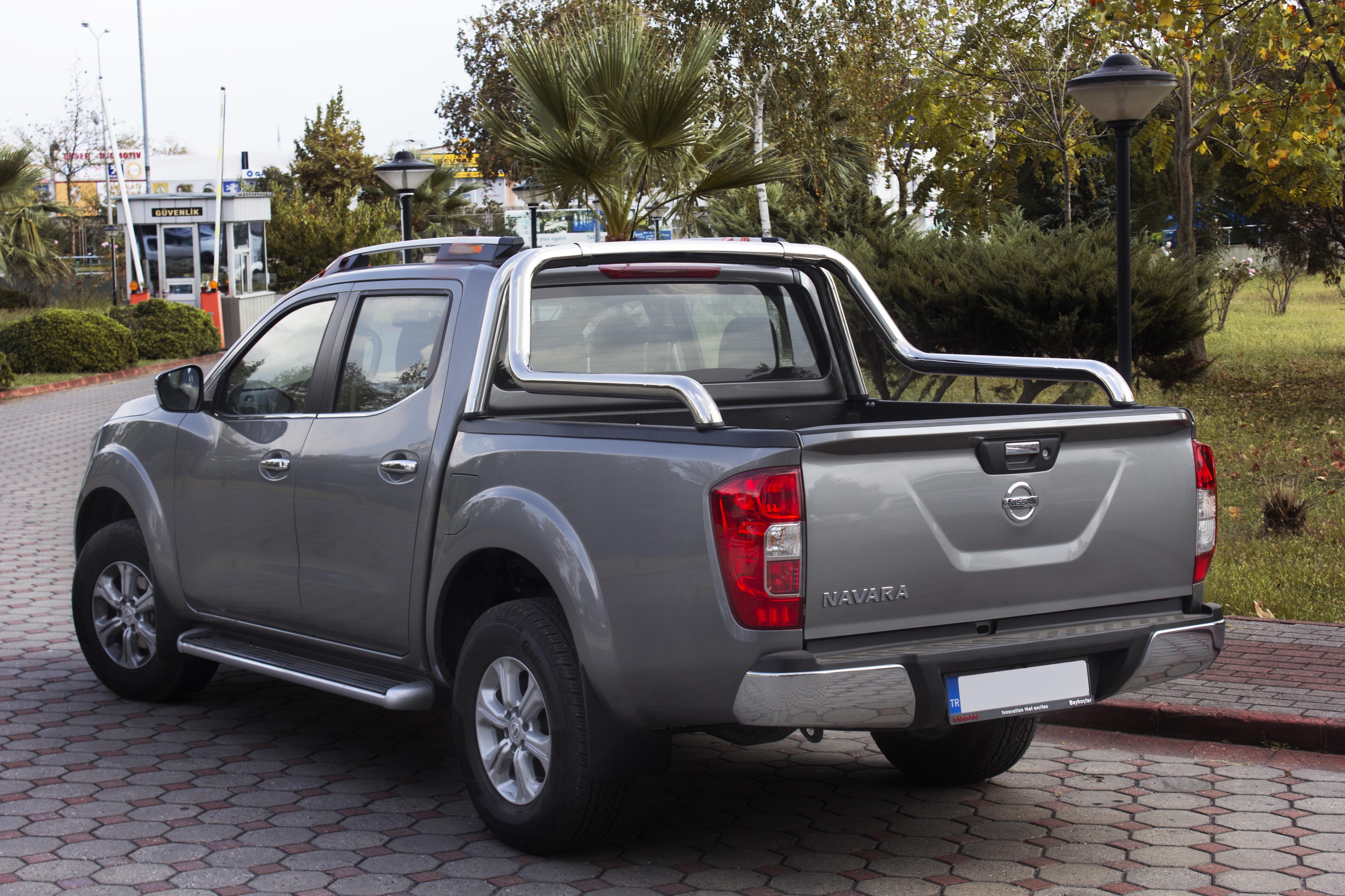 Nissan Navara rury orurowanie paki chrom Canyon