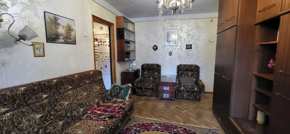 Продається простора 3-кімнатна квартира в Центрі