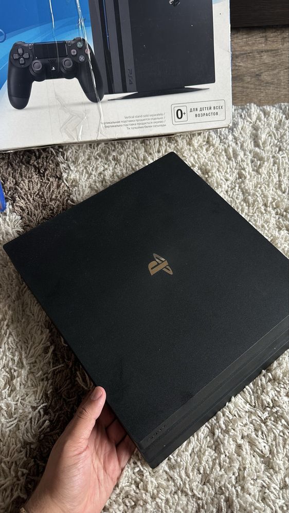 Sony Playstation 4 Pro 1 TB с дисководом + detroit