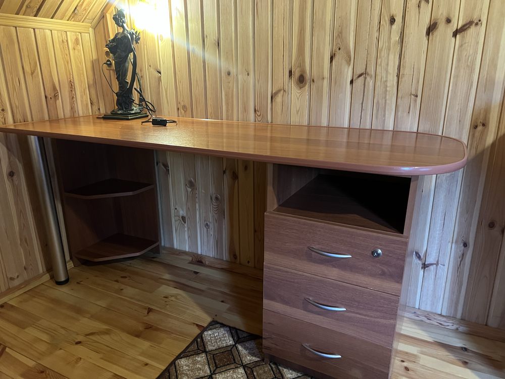 Стіл письмовий, компʼютерний