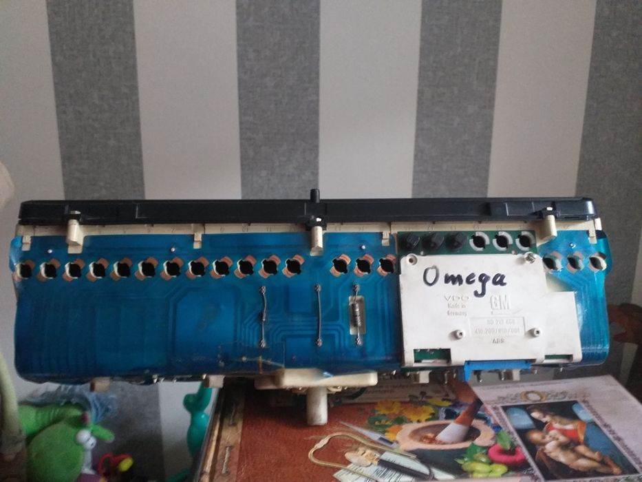 Панель приборов Оpel Omega A 2.0.