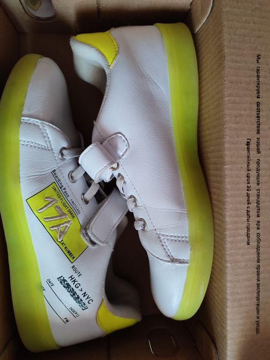 Продам дитячі кросівки 34р