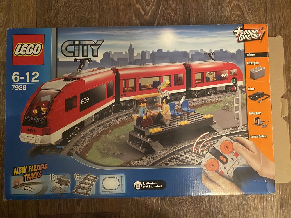 Набор Lego City 7938 Пассажирский поезд 2010г.