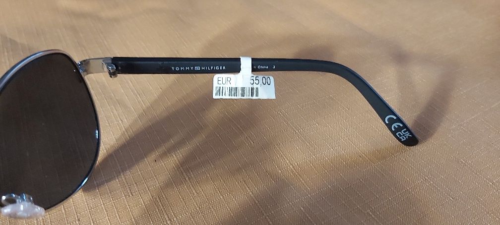 Tommy Hilfiger OM 610 kultowe okulary przeciwsłoneczne