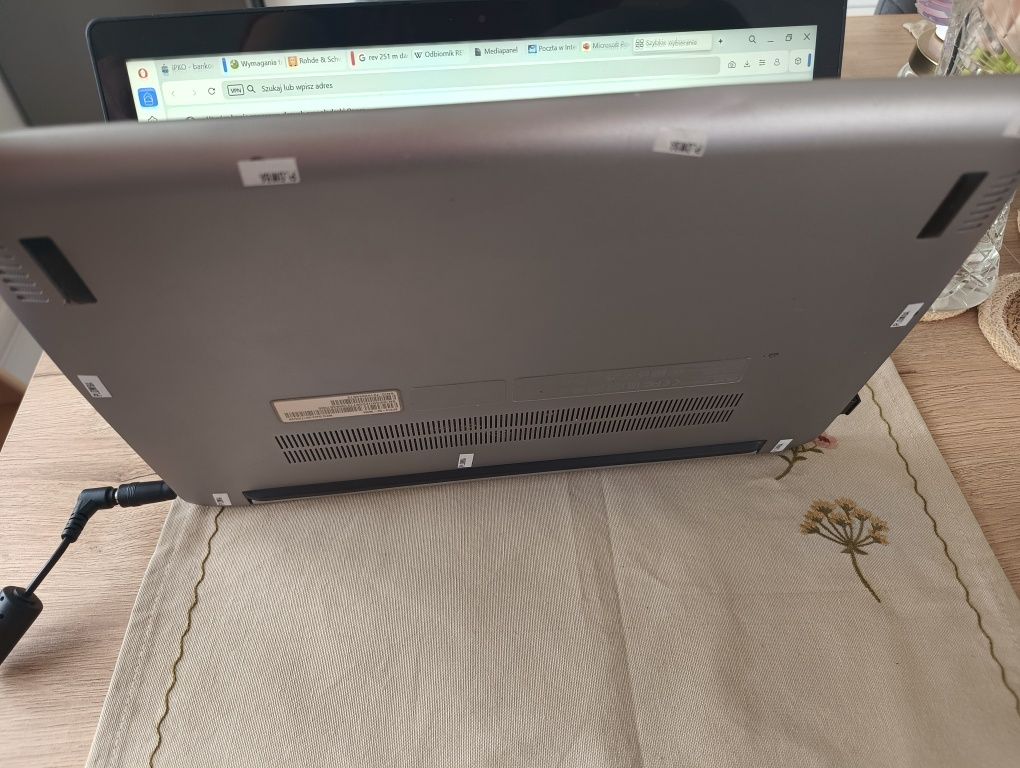 Sprzedam laptop Acer inspire I3