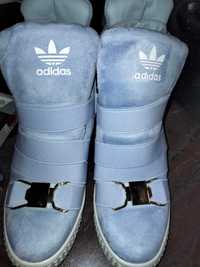 Botas adidas com etiqueta