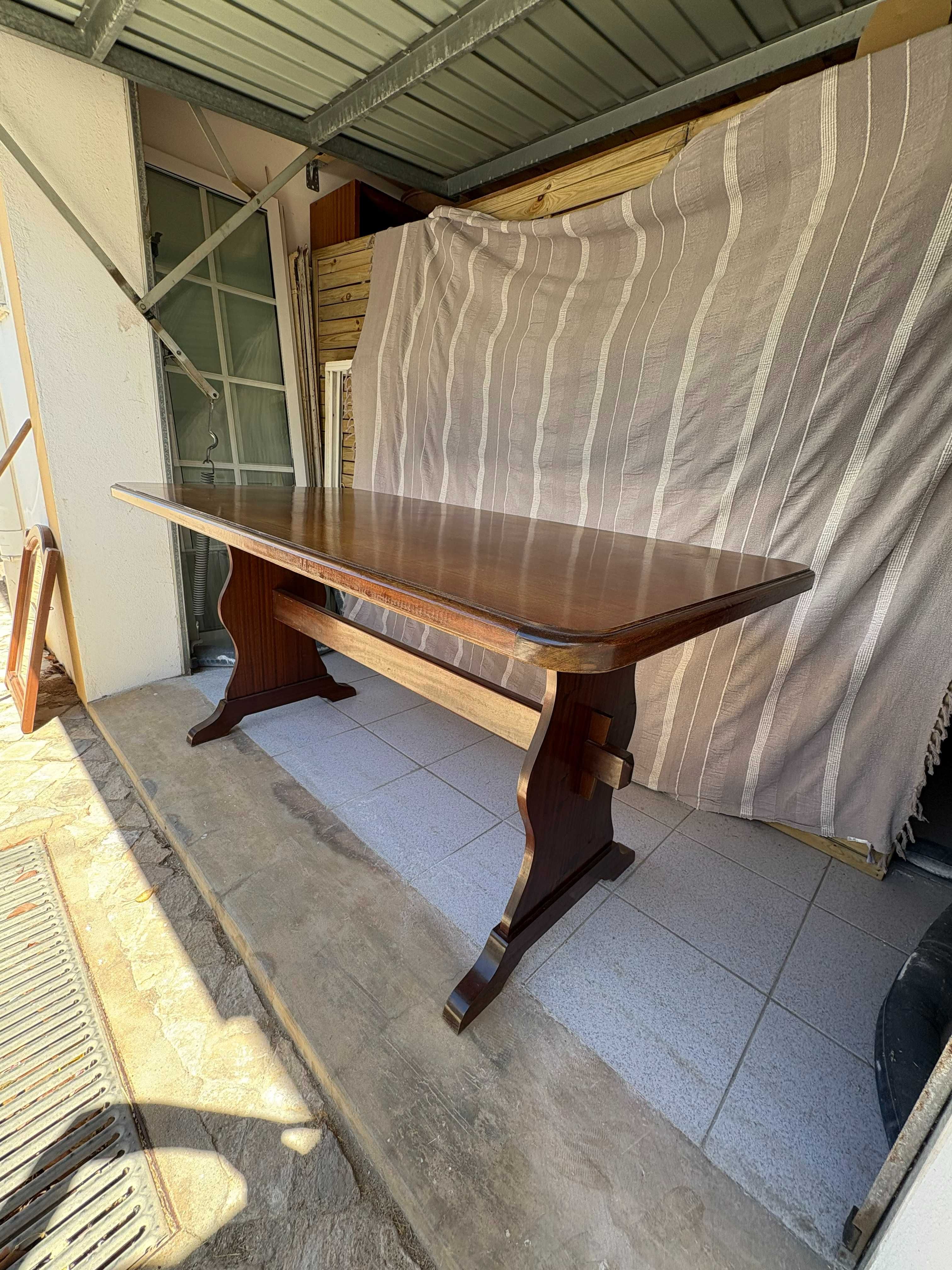 Mesa de jantar usada