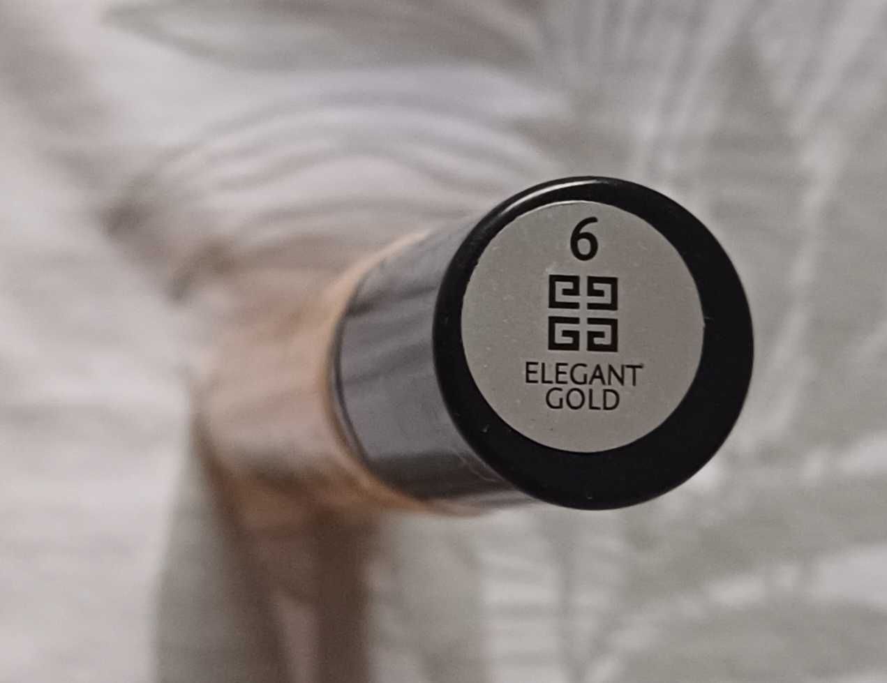 Sprzedaję krem ​​podkładowy Givenchy.