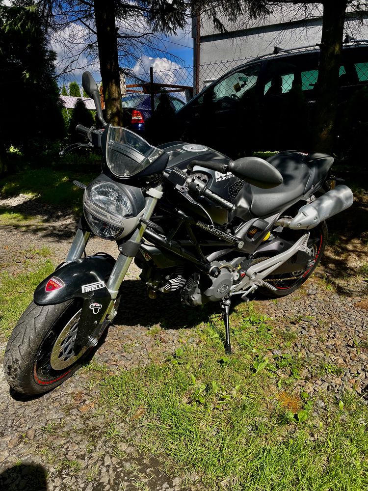 Ducati Monster 696