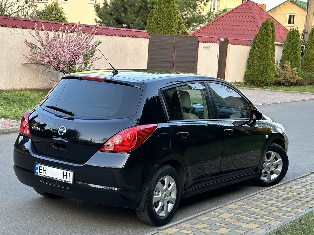 Продам машину Nissan Tiida