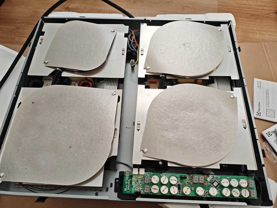 Płyta indukcyjna Elektrolux działa - uszkodzone szkło