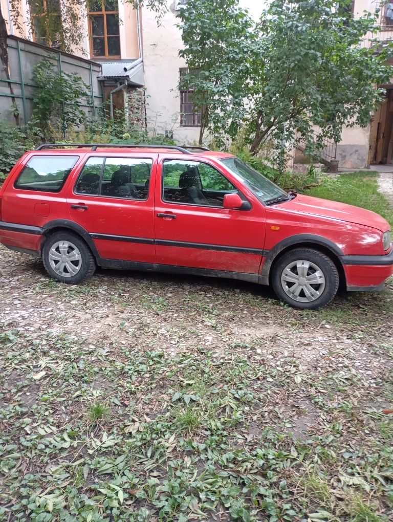 Автомобіль голф 4