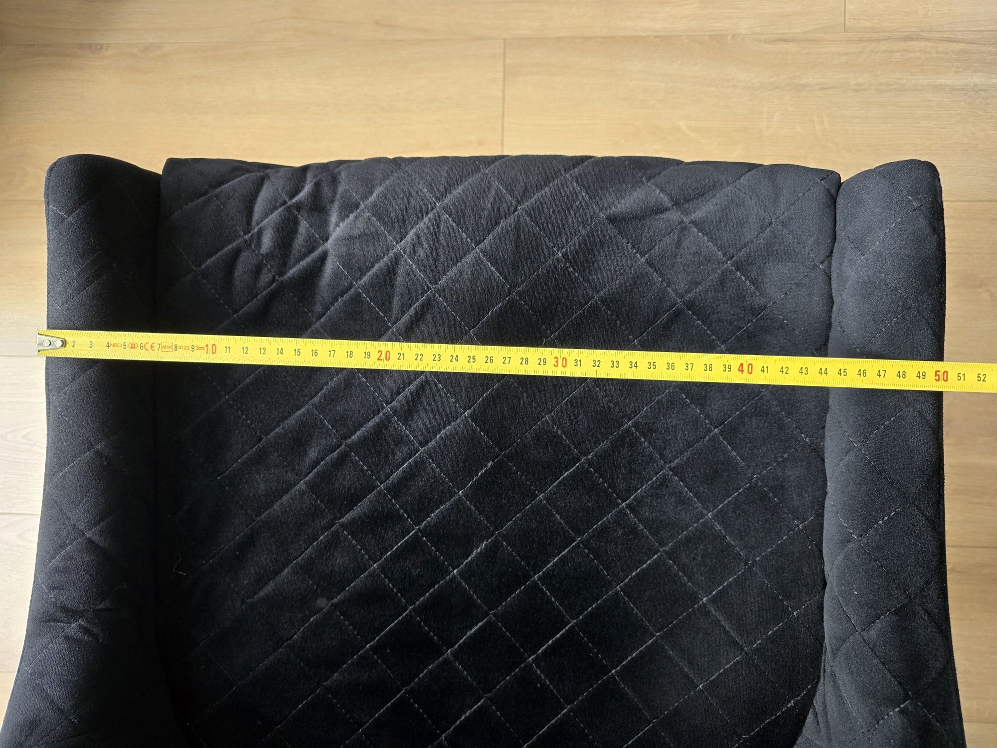 Krzesła czarne, welurowe - 3 sztuki