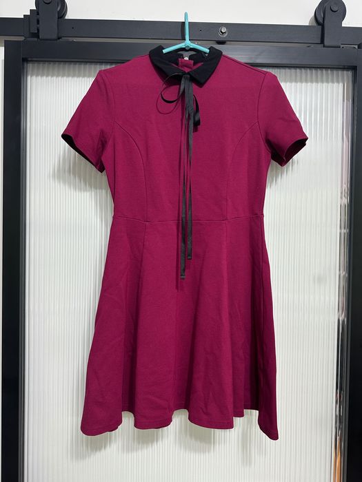 Fuksjowa (ciemny róż) sukienka z kołnierzykiem