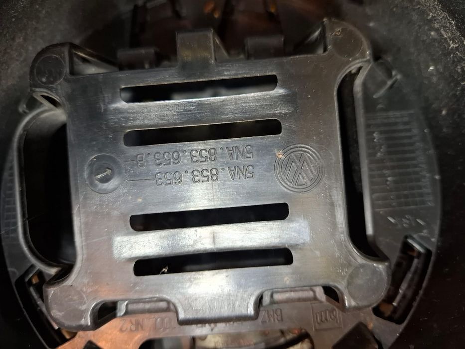 Atrapa Grill Tiguan R-line 5NA znaczek vw logo
