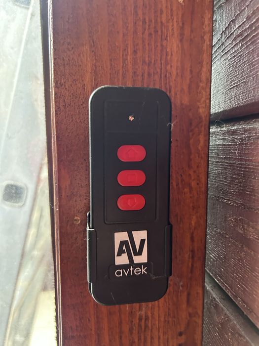 Avtec 270 ekran do projektora elektryczny